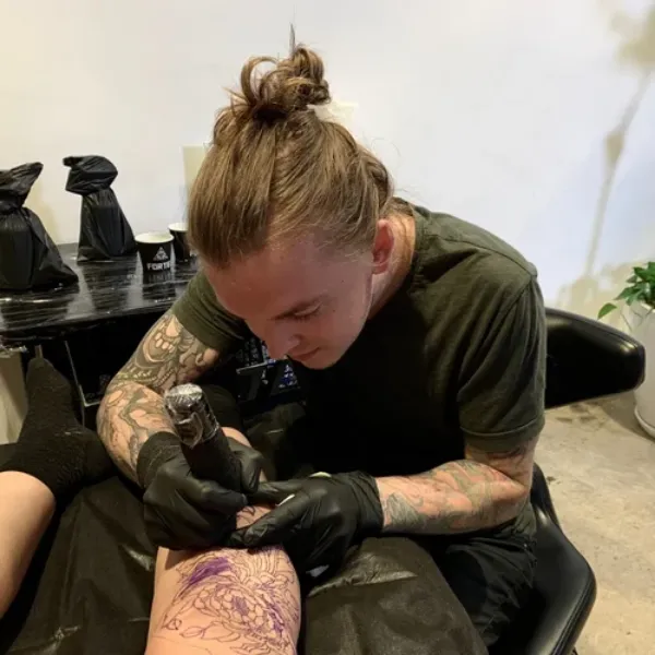 Eric Jones, tattoo artist at 27 Tattoo Studio
