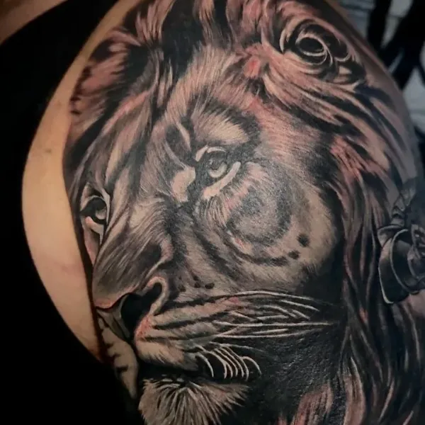 Grand Avenue Tattoo & Piercings 7