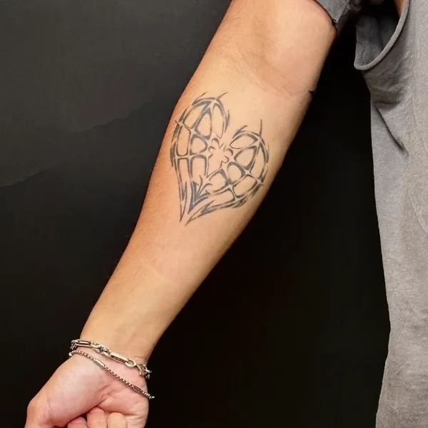 Broken Clover Tattoo and Piercing 7