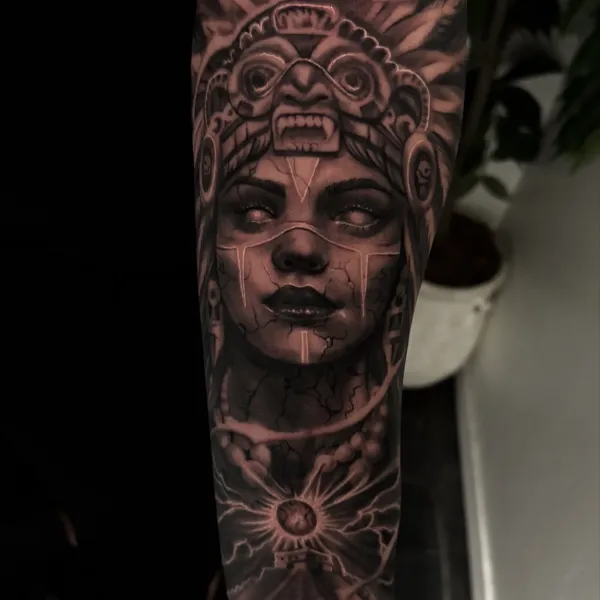 Broken Clover Tattoo and Piercing 8